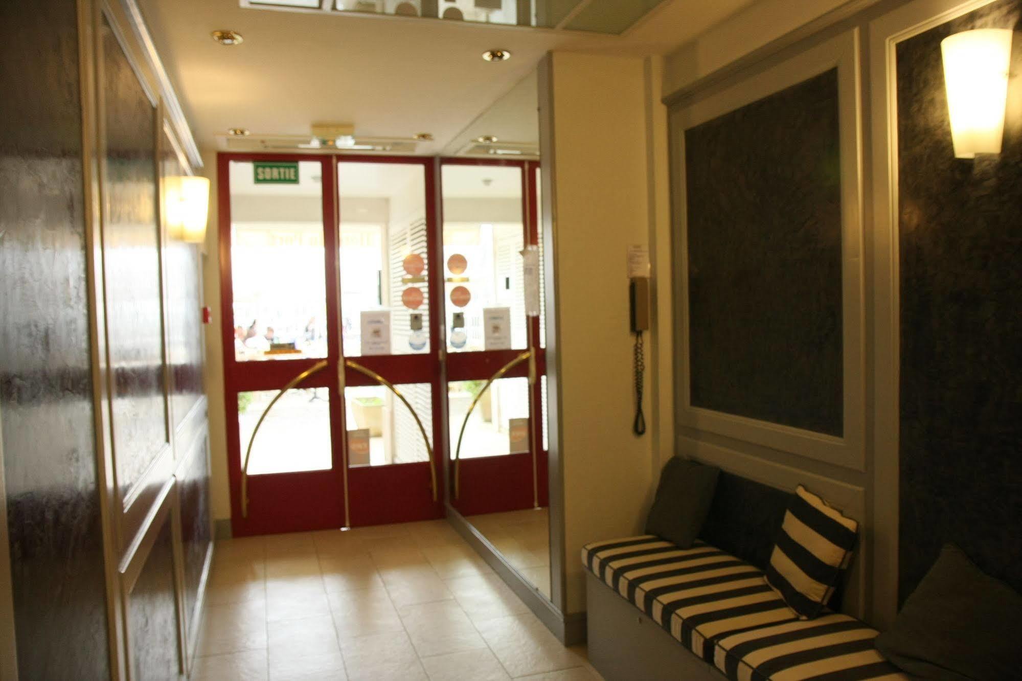 Hotel Du Port Saint-Martin-de-Ré Екстериор снимка